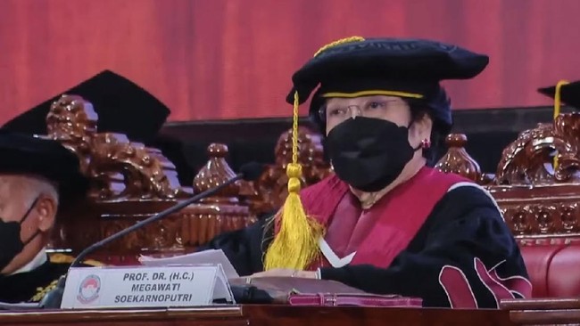 Megawati mengatakan Cakra Maggilingan merupakan falsafah Jawa yang menyatakan roda kehidupan selalu berputar, kadang di atas kadang di bawah.