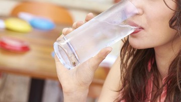 IBU MENYUSUI MINUM AIR ES APAKAH BAHAYAKAN ASI?