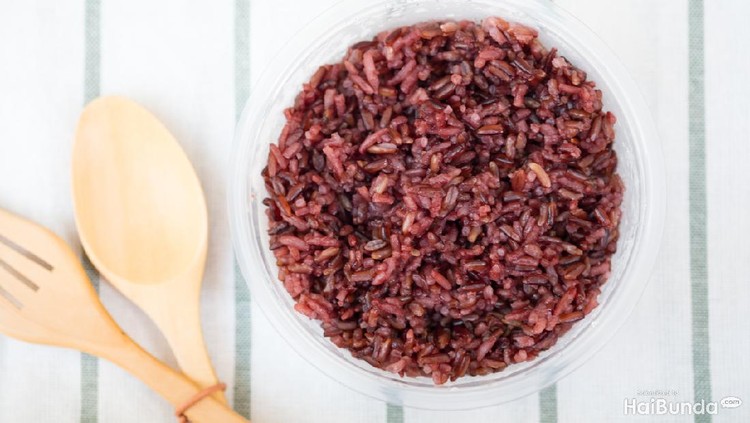 Rice berry Rice, organic rice in bowl, Thia healthy food