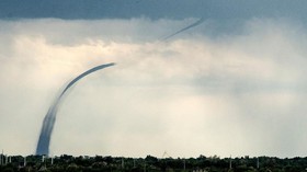 Tornado Hantam Tenggara Australia, Ratusan Rumah Mati Lampu