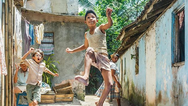 Pele merupakan legenda sepakbola asal Brasil. Pele: Birth of a Legend merupakan film biopik yang kisahkan masa kecil dan remaja Pele.