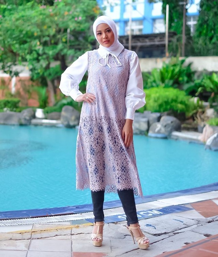 Aurel Hermansyah mantap berhijab setelah menikah dengan Atta Halilintar. Yuk kita intip penampilannya kini!