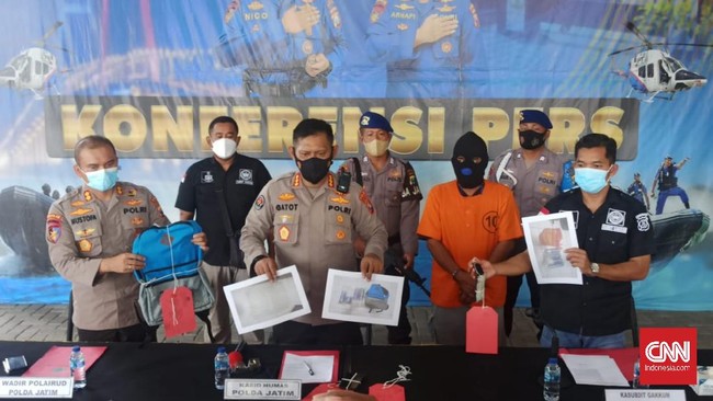 Ditpolairud Polda Jatim mengungkap kejahatan penyelundupan ribuan benih lobster (benur) yang dilakukan seorang warga Wonogiri.