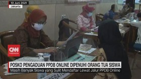 VIDEO: Posko Pengaduan PPDB Online Dipenuhi Orang Tua Siswa