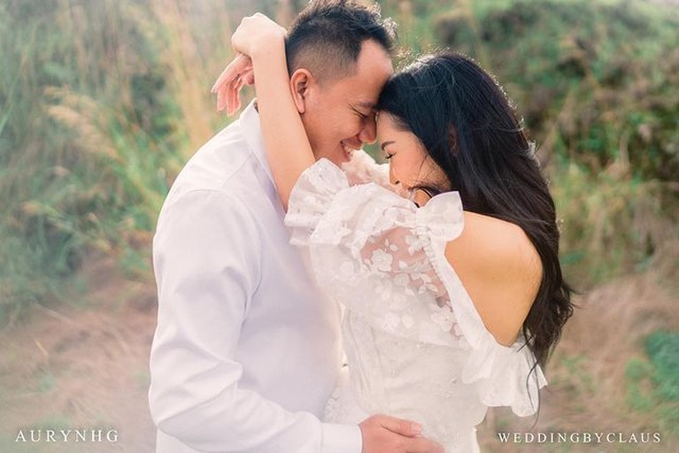 Potret Romantis Kalina dan Vicky Prasetyo Vicky Prasetyo mengungkapkan unek-uneknya terhadap Kalina bahkan ia mengaku terpaksa menikahi Kalina. Yuk intip keromantisan mereka!