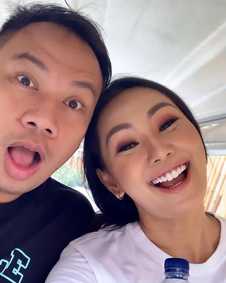 Vicky Prasetyo mengungkapkan unek-uneknya terhadap Kalina bahkan ia mengaku terpaksa menikahi Kalina. Yuk intip keromantisan mereka!