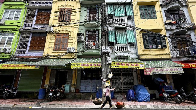 Vietnam Lockdown Hanoi usai Pecah Rekor Covid Vietnam memutuskan untuk menerapkan lockdown di ibu kota negara, Hanoi, mulai Sabtu (24/7) setelah mencatat rekor kasus Covid-19 sehari sebelumnya.