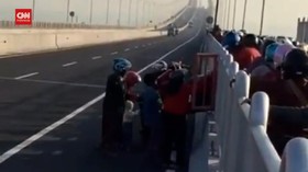 VIDEO: Ulah Warga Tolak Tes Usap Di Penyekatan Suramadu