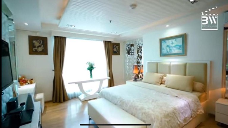 Di unggahan video YouTube milik Boy William, Cinta Laura bercerita tentang setiap sisi apartemennya. Yuk kita intip?