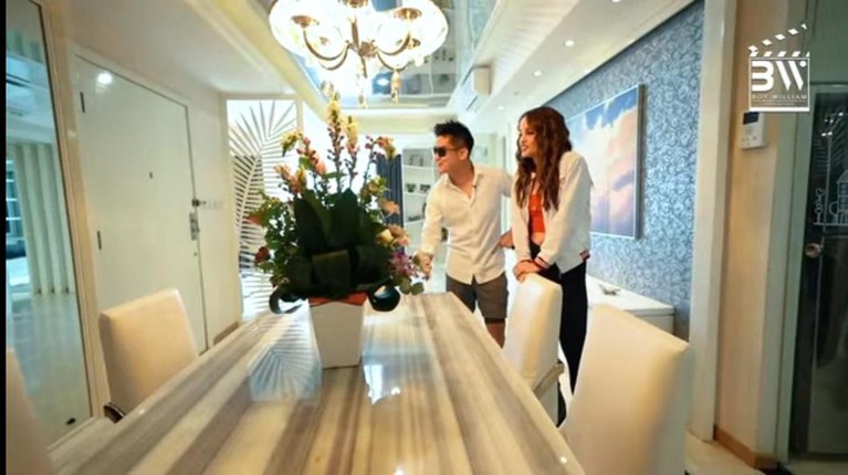 Di unggahan video YouTube milik Boy William, Cinta Laura bercerita tentang setiap sisi apartemennya. Yuk kita intip?