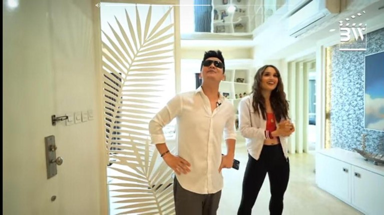 Apartemen Cinta Laura Di unggahan video YouTube milik Boy William, Cinta Laura bercerita tentang setiap sisi apartemennya. Yuk kita intip?