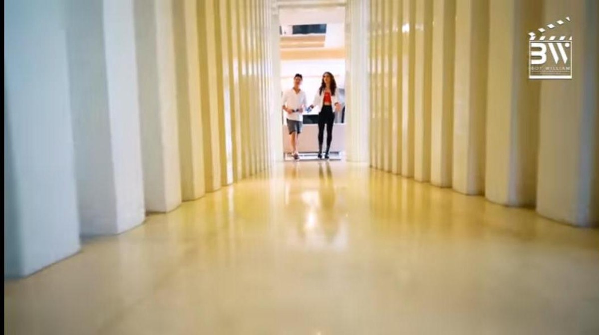 Di unggahan video YouTube milik Boy William&comma; Cinta Laura bercerita tentang setiap sisi apartemennya&period; Yuk kita intip&quest;