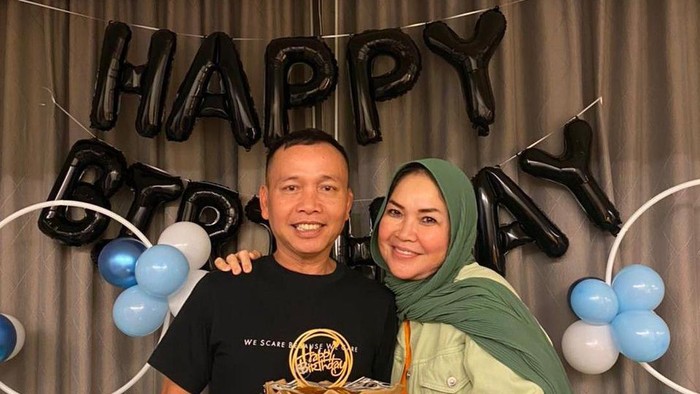 Ayah Ayu Ting Ting Foodies yang Doyan Makan Bareng Keluarga