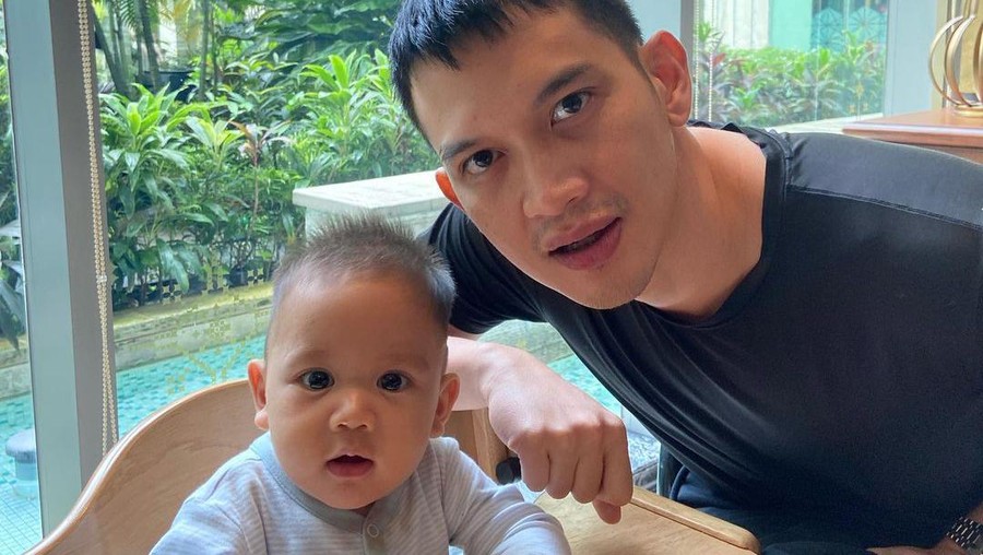 Baru Berusia 9 Bulan, Anak Rezky Aditya Sudah Punya Banyak Fans Baru Berusia 9 Bulan, Anak Rezky Aditya Sudah Punya Banyak Fans