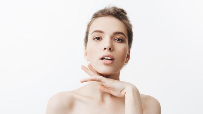 Terlihat Tembam karena Double Chin? Ikuti Cara Ini Untuk Hilangkan Double Chin Kamu!