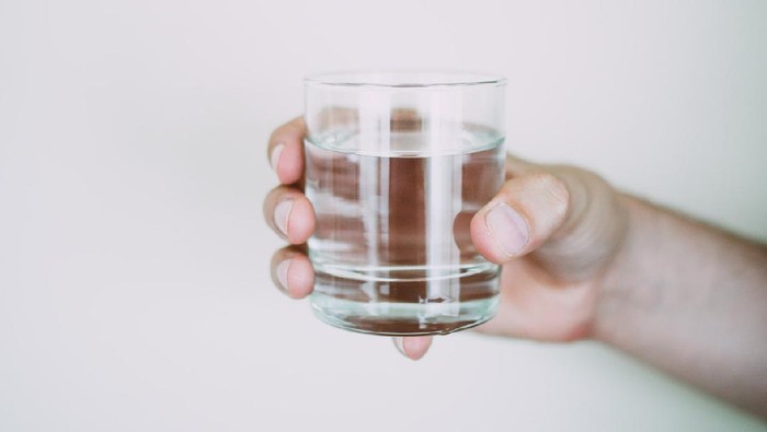 Gak Cuma Turun Berat Badan, Diet Air Putih Juga Punya Manfaat Lain Lho! Gak Cuma Turun Berat Badan, Diet Air Putih Juga Punya Manfaat Lain Lho!