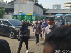 Menkes-Menlu Melayat Istri Menkumham di Rumah Duka Sentosa RSPAD