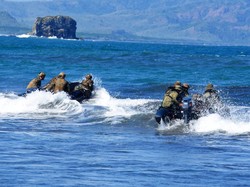Marinir Indonesia dan AS Berbagi Ilmu Surf Report dan Long Range Navigation