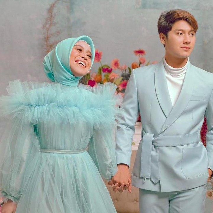 <p>Lesti Kejora dan Rizky Billar juga telah memberikan sinyal pada penggemarnya, tanda hubungan mereka bakal menuju ke jenjang yang lebih serius. (Foto: Instagram @rizkybillar)</p>