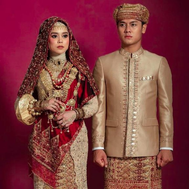 <p>Kita doakan pasangan muda ini dilancarkan hingga pernikahannya ya, Bunda. (Foto: Instagram @lestykejora)</p>