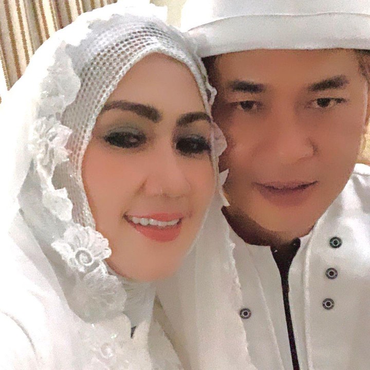 <p>Hal ini diketahui dari postingan Mel Shandy. "Alhamdulillah SAH.. Penantian yang panjang yang enggak pernah ketemu, begitu bertemu langsung di HALAL kan demi Cinta & kasih Sayang karena ALLOH" (Foto: Instagram @melshandymel)</p>