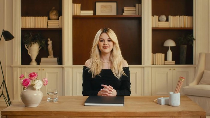 Intip 8 Penampilan Favorit Selena Gomez Sepanjang Perjalanan Kariernya