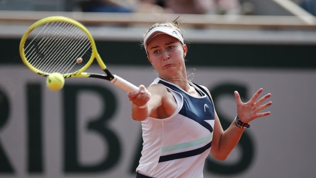 Barbora Krejcikova tampil sebagai juara baru tunggal putri Prancis Open 2021 setelah mengalahkan Anastasia Pavlyuchenkova di partai final.