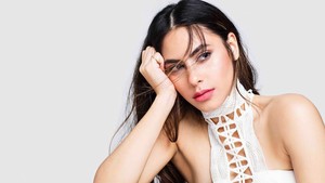 Pesona Valerie Thomas yang Lagi Diincar Herjunot Ali - Foto 1