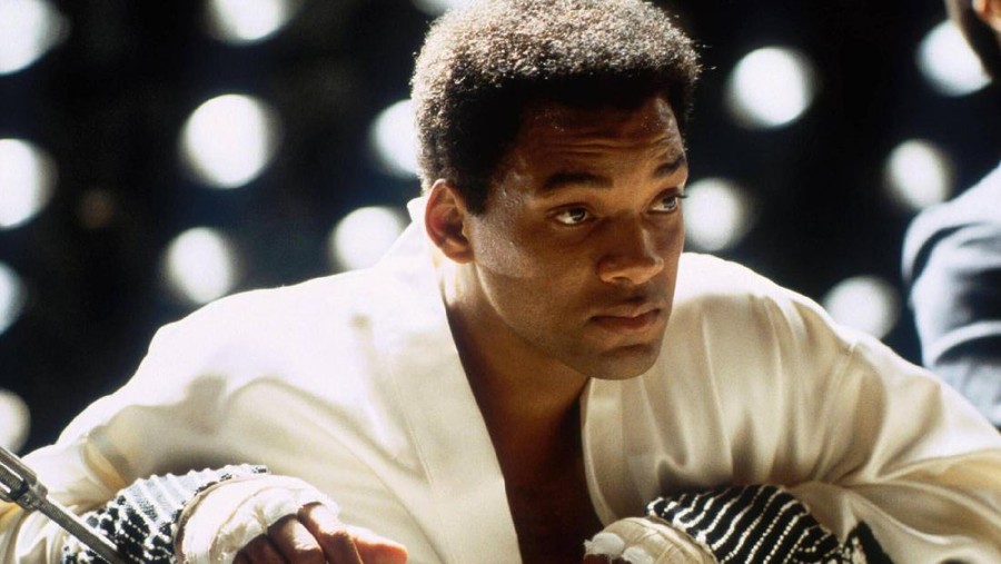 Will Smith Will Smith berakting sebagai Muhammad Ali di ALI