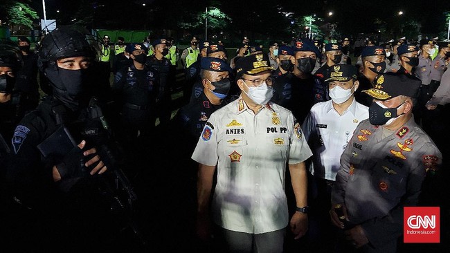 Gubernur Anies Baswedan meminta pemilik perusahaan bertanggung jawab kepada para pegawainya dengan menaati aturan PPKM Darurat.