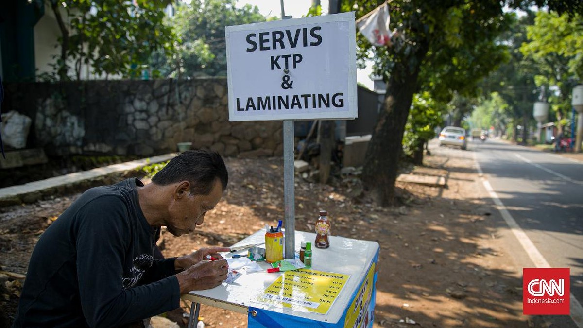 FOTO: Inovasi Reparasi KTP Kala Pandemi