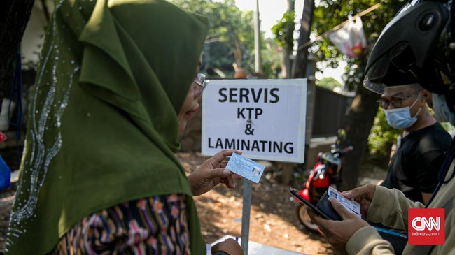 FOTO: Inovasi Reparasi KTP Kala Pandemi