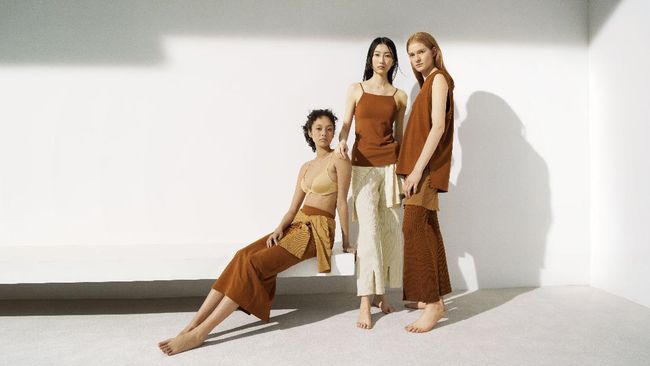 Label fashion Mame Kurogouchi akan meluncurkan koleksi terbarunya yang berfokus pada innerwear atau pakaian dalam.