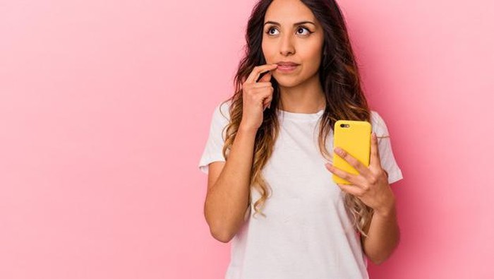 5 Tips Mudah Melindungi Kulit dari Bahaya Blue Light