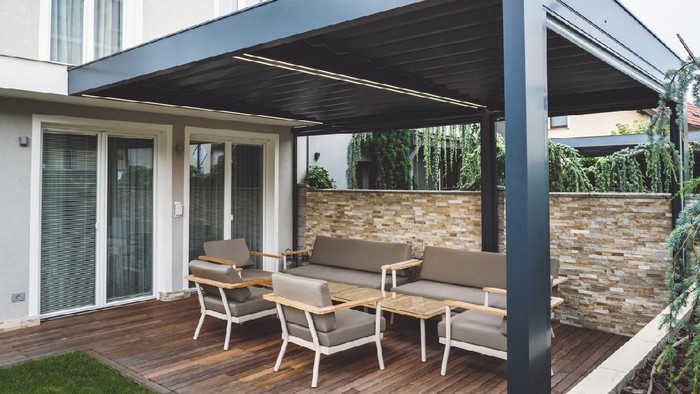 Beautiful modern patio and pergola