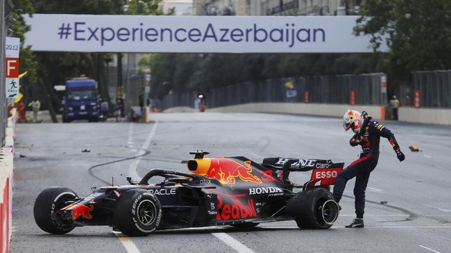 Max Verstappen kecewa dengan hukuman penalti dan sikap yang ditunjukkan Lewis Hamilton di F1 GP Inggris.
