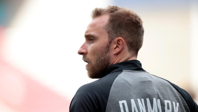 Selain Christian Eriksen, sedikitnya ada enam pesepakbola internasional yang pernah jatuh pingsan di lapangan.