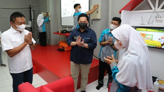 Telkom mendukung digitalisasi pendidikan dengan mendirikan Laboratorium Fiber Optic di SMK Terpadi Al-Ikhwan, Tasikmalaya, Jawa Barat.
