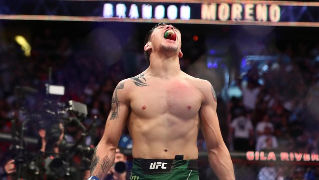Brandon Moreno berhasil jadi juara baru kelas terbang UFC setelah menang submission atas Deiveson Figueiredo di UFC 263.