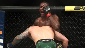 Hasil UFC 281: Adesanya Kalah KO, Pereira Juara Dunia