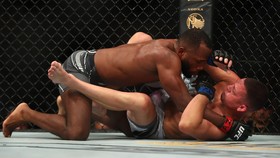 Hasil UFC 263: Nate Diaz Babak Belur dan Kalah dari Edwards