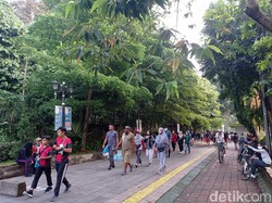Tugu Kujang Bogor Dipadati Warga Pagi Ini, Masih Ada yang Tak Bermasker