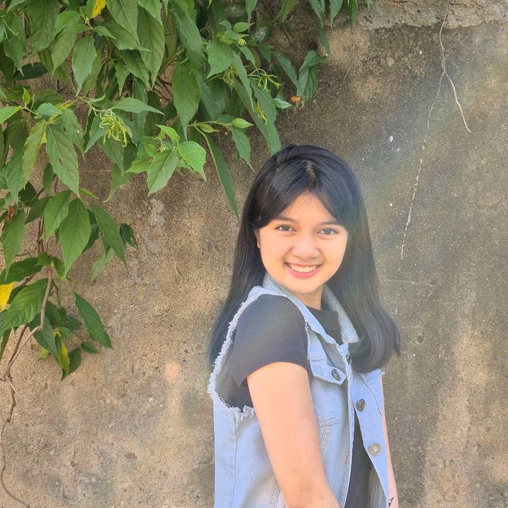 <p>Sejak masih kecil, Afiqah sudah terbiasa mendapat sorotan. Ia bahkan kerap didapuk menjadi bintang iklan lho. (Foto: Instagram: @jkt48.afiqaah)</p>