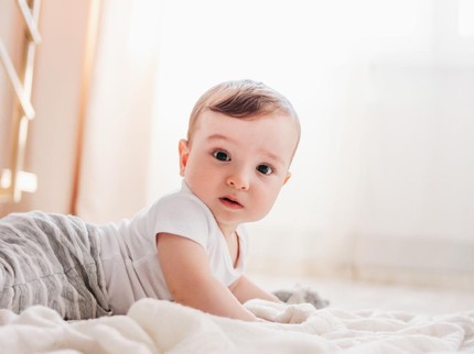 30 Rangkaian Nama Bayi Laki-laki Bermakna Kasih, Sayang, dan Cinta