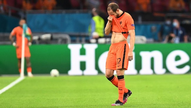 Bek Belanda Daley Blind yang punya riwayat sakit jantung hampir tidak mau bermain melawan Ukraina di Euro 2020 (Euro 2021) setelah insiden Christian Eriksen.