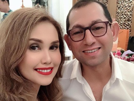 Jarang Terlihat, 7 Potret Cindy Claudia & Suami Bahagia Tinggal di Australia