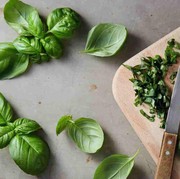 Daun Kemangi Ternyata Ampuh Atasi Bau Mulut, Ini 4 Manfaat Lainnya yang Perlu Kamu Tahu!