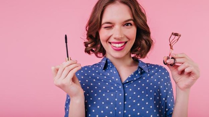 5 Eye Makeup Hacks yang Bikin Tampilan Mata Lebih On Point