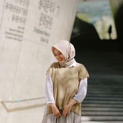 5 Mix and Match Fashion Hijab dengan Cardigan Rajut ala Youtuber Bianca Kartika