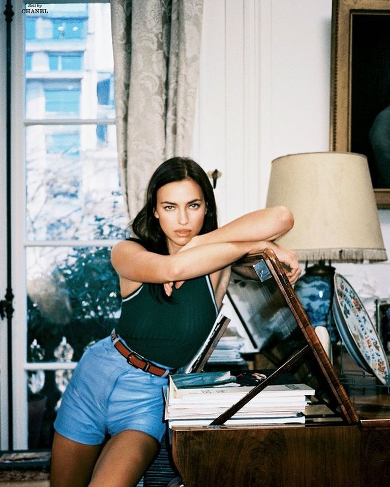Irina Shayk Kekasih Baru Kanye West Tak Kalah Seksi dari Kim Kardashian Kanye West kini menjalin hubungan baru dengan Irina Shayk. Yuk kita intip potret Irina yang tak kalah seksi dengan Kim Kardashian!